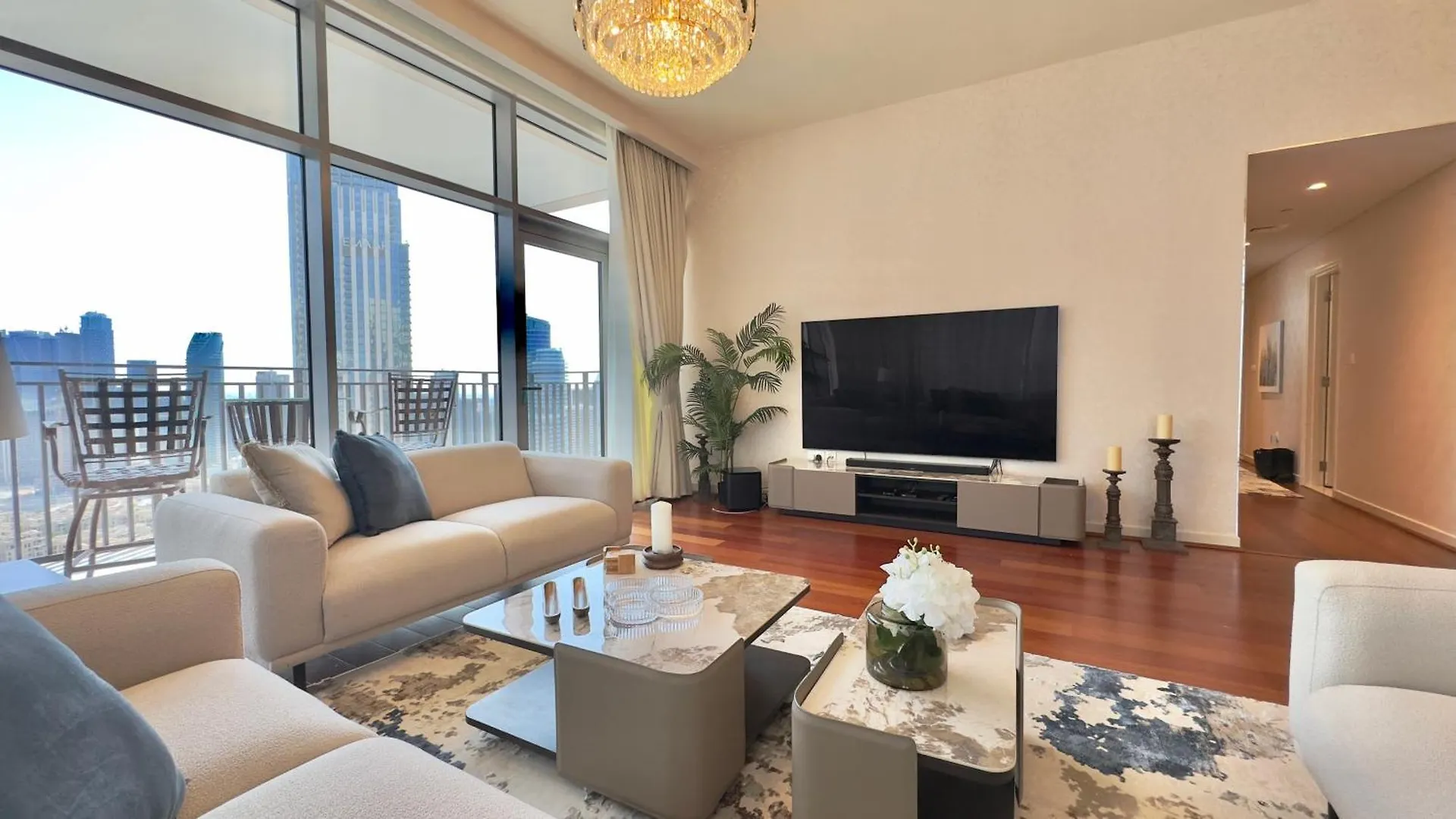 Kontakt z Modern 3Br W High Views Prime Location Downtown By Vibel